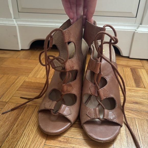 Also lace up heels in size 9 - Picture 1 of 5